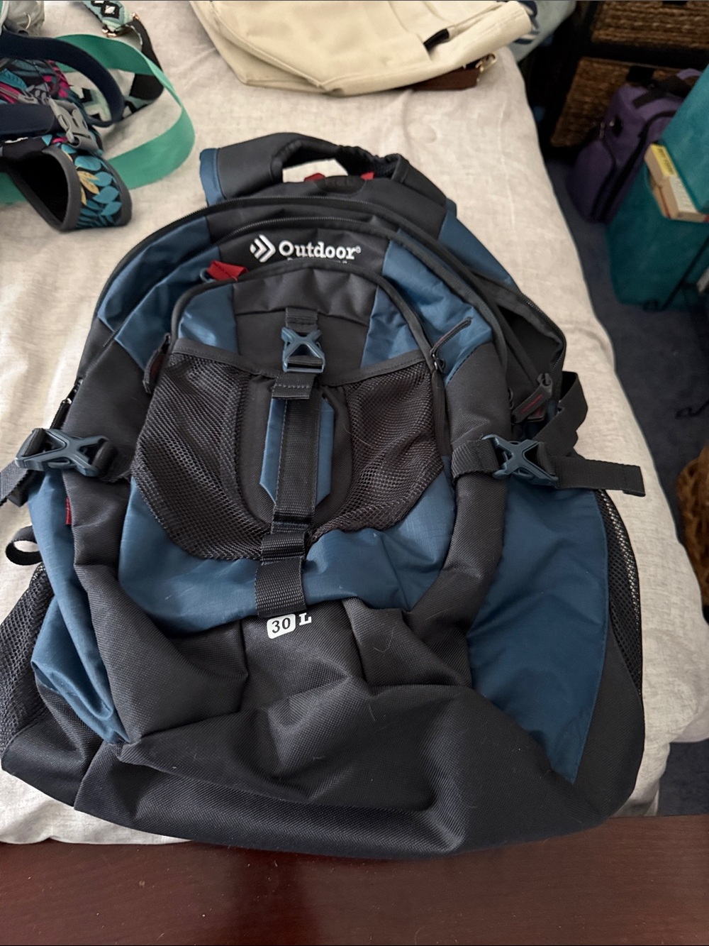 Outdoor 30L Women's Laptop Backpack in Navy and Black